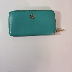 Tory Burch Robinson Zip Wallet